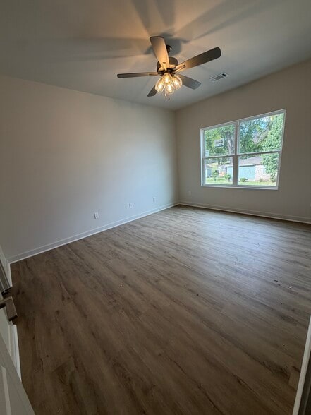 Building Photo - 409 Reichardt St