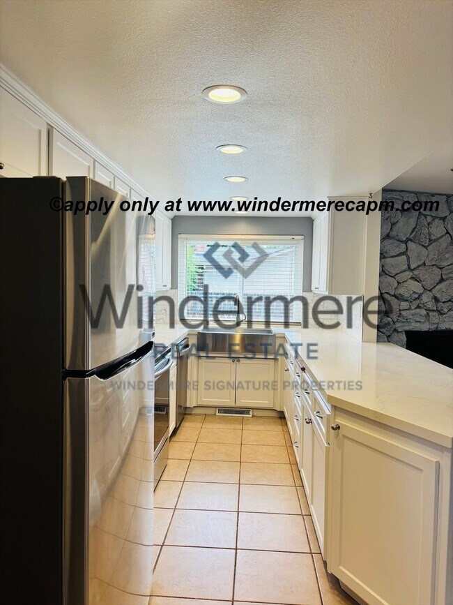 Building Photo - Beautiful 3-Bedroom Home in a Wonderful Fair Oaks Neighborhood!