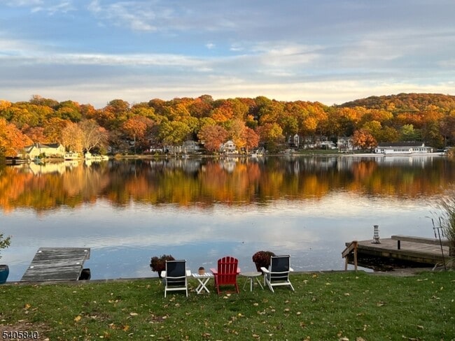 Building Photo - 40 W Shore Rd