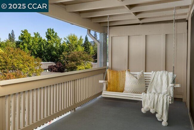 Building Photo - 1115 Oakmont Dr