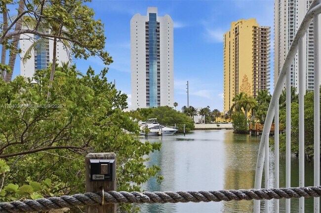 Building Photo - 16500 Collins Ave