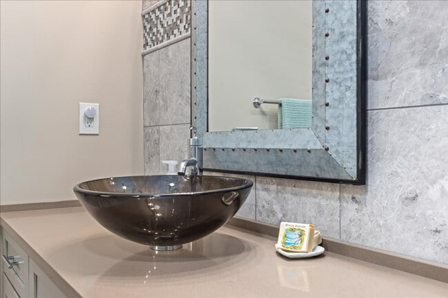 Building Photo - 710 Lighthouse Ave