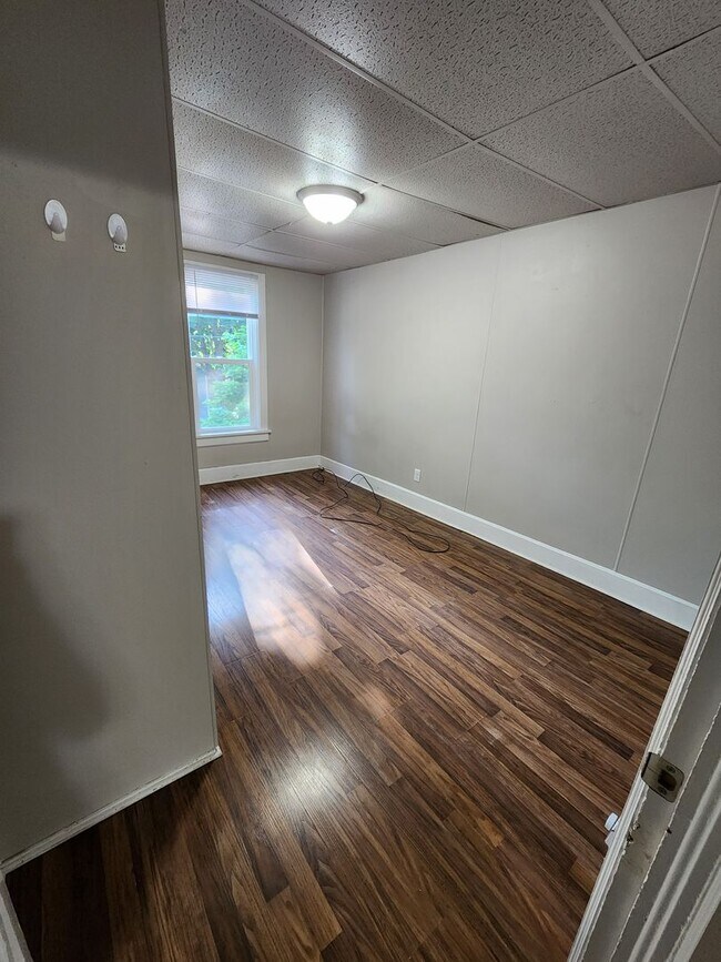 Building Photo - Birch St Duplex