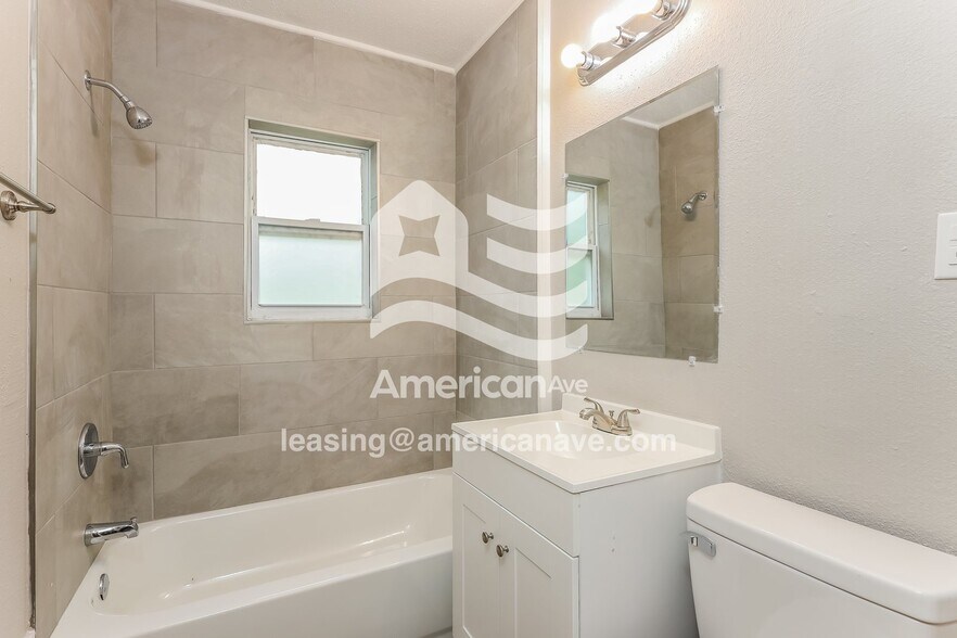 Building Photo - 536 E Ute St