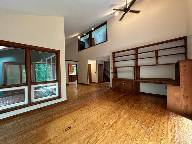 Building Photo - 286 N Bridebrook Rd