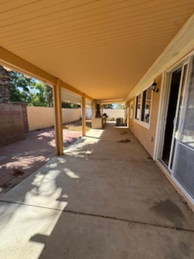 Building Photo - Beautiful Home