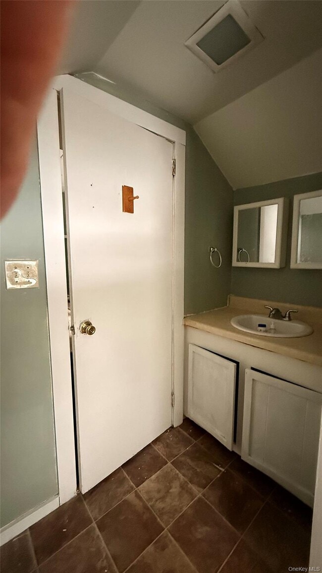 Building Photo - 19 Bloomingburg Rd