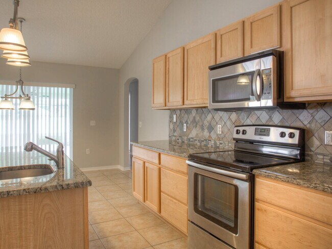 Building Photo - 744 Westcliffe Dr
