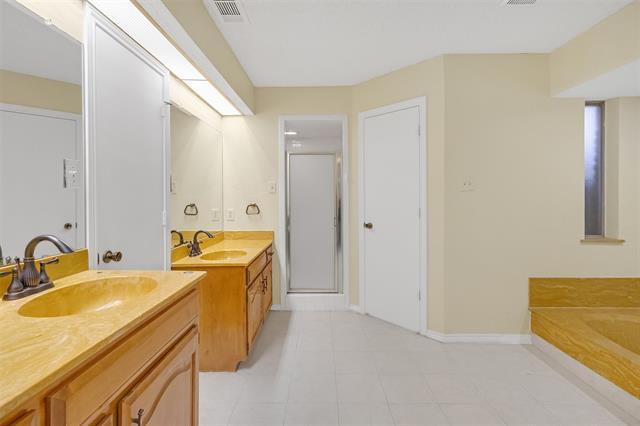 Building Photo - 421 Pebblecreek Dr