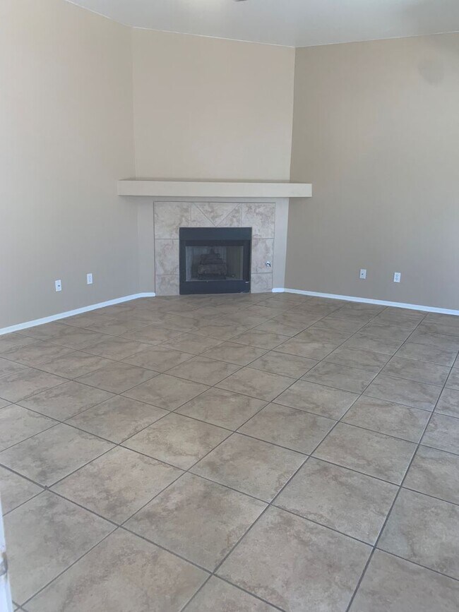 Building Photo - 9115 E Esperanza Dr