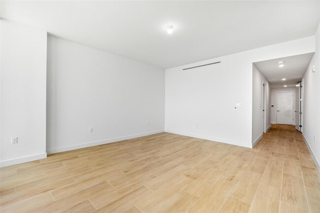 Building Photo - 900 N Ocean Blvd
