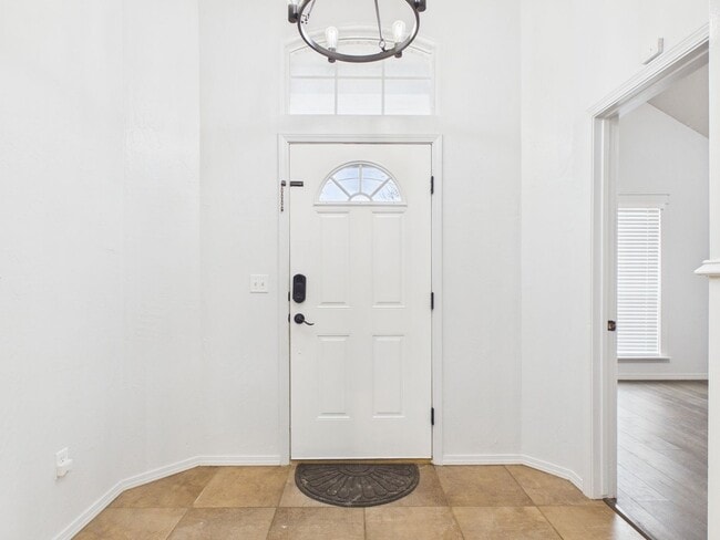 Building Photo - 4/2/2 in City View!