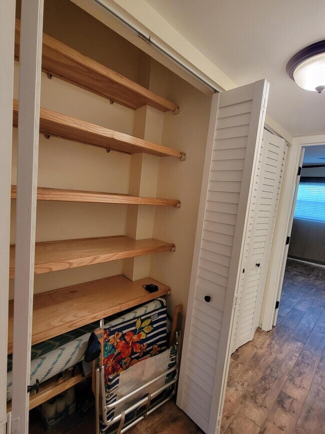 Building Photo - 1340 NE 28th Ave