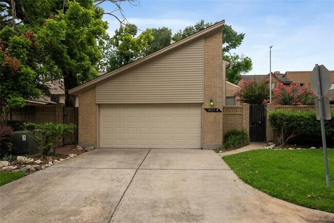 Building Photo - 8033 Oakwood Forest Dr