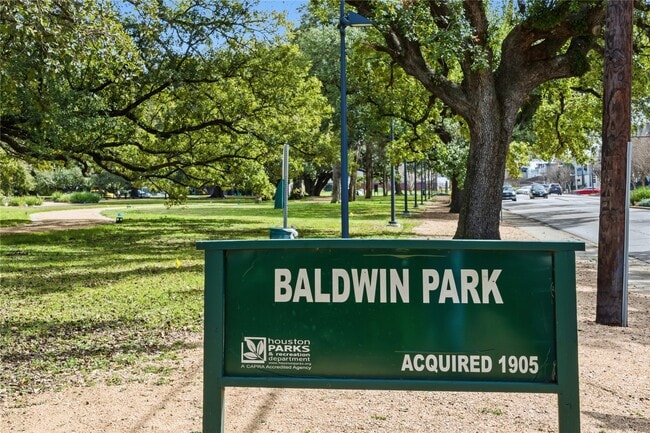 Building Photo - 1509 Elgin St