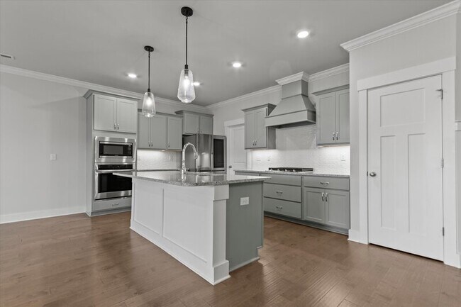 Building Photo - 150 Rugby Dr