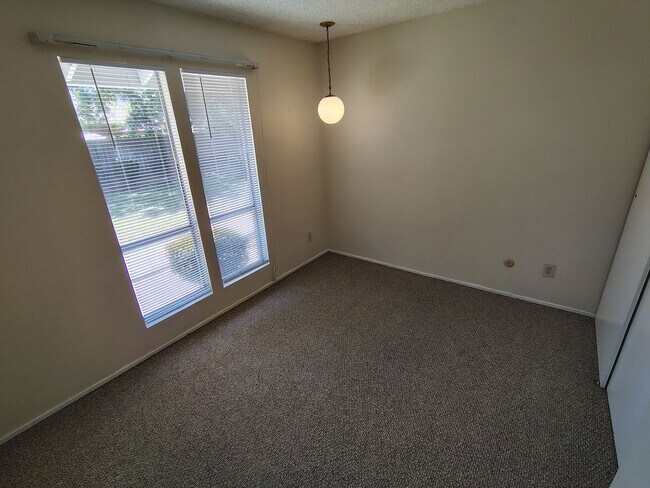 Building Photo - 2817 Thornton Ct