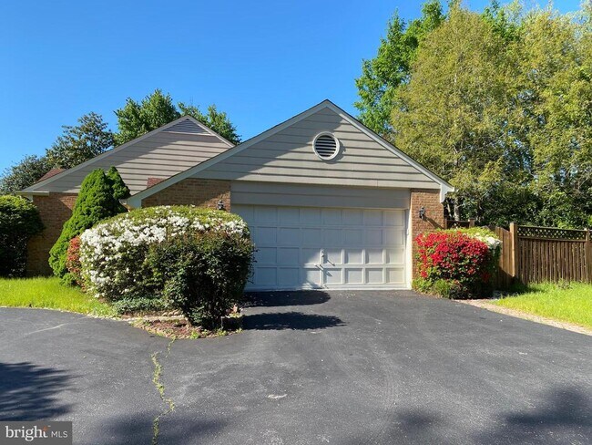 Building Photo - 9612 Annlee Terrace
