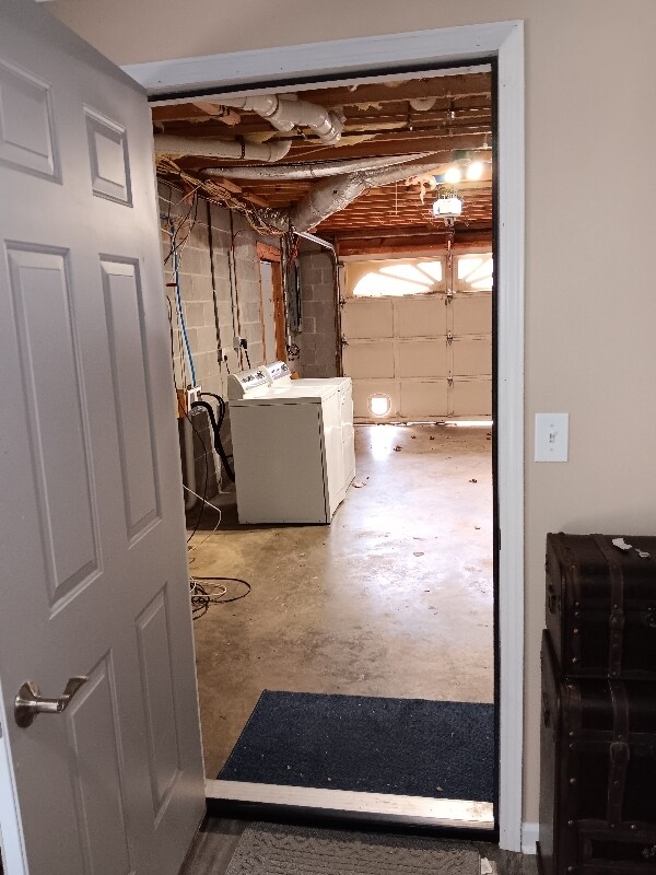 Building Photo - 5824 Pine Lake Dr