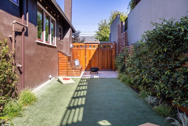 Building Photo - Wonderful Rockridge Home for Lease