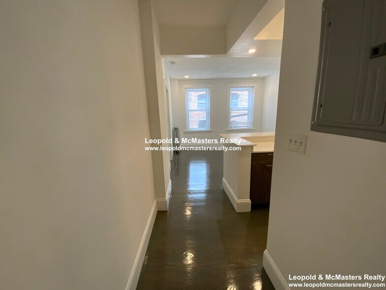 Building Photo - 50 Queensberry St