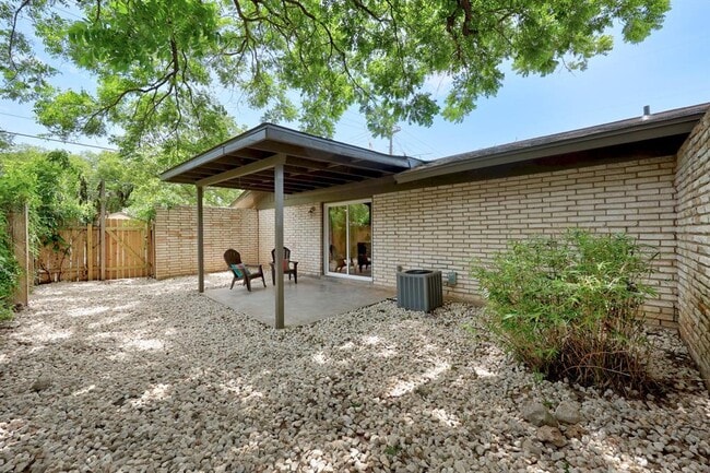 Building Photo - 8600 Hathaway Dr