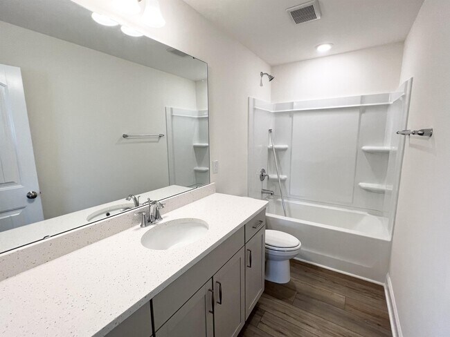 Building Photo - 324 Highview Dr