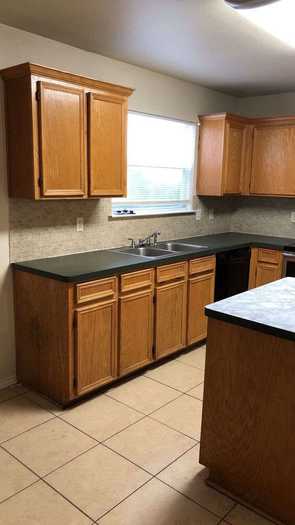 Building Photo - NEW FLOORING - COMING SOON!