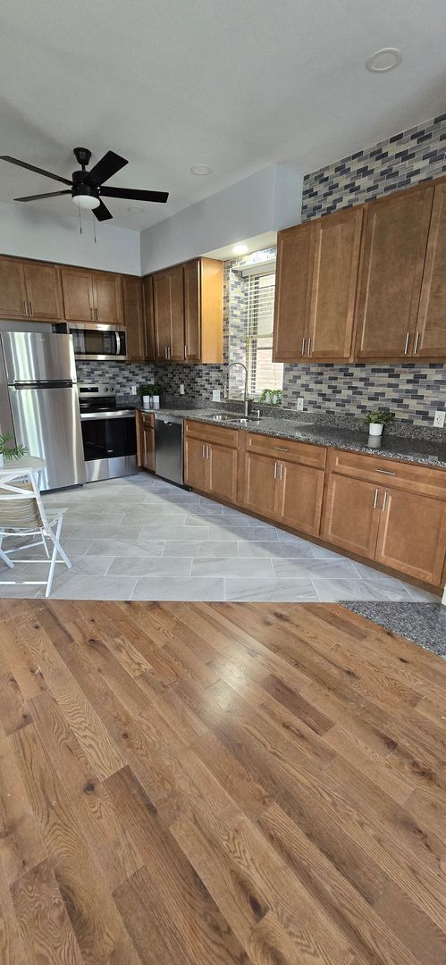 Building Photo - Beautifully Rehabbed Condo with Charm-Pool...