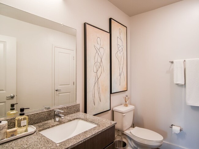 Building Photo - 3BD/3.5BA FOR RENT ON THE SQUARE