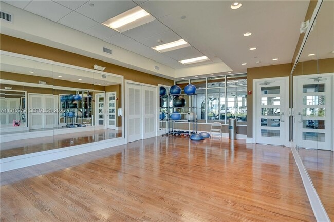 Building Photo - 231 Riverside Dr