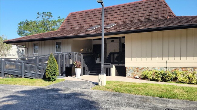 Building Photo - 461 Ives Dairy Rd