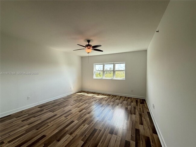 Building Photo - 15051 Royal Oaks Ln