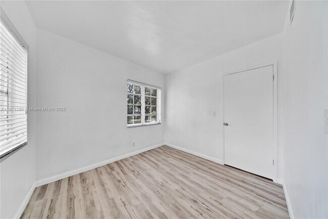 Building Photo - 7500 SW 75th St