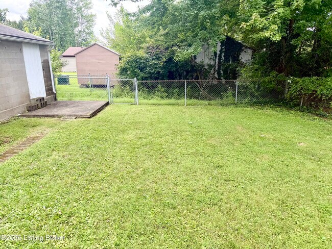 Building Photo - 265 S Circlecrest Dr