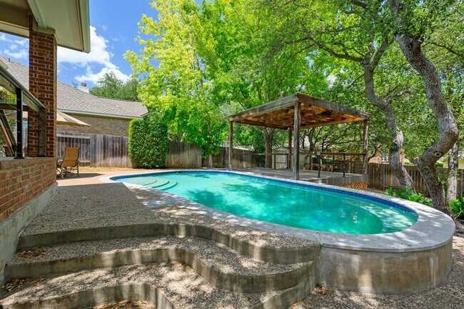 Building Photo - 1309 Horseback Hollow