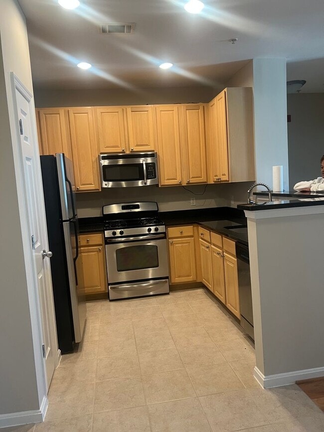 Building Photo - Crystal City 1 bedroom 1 bath condo