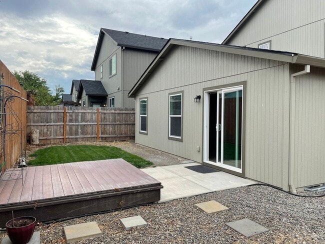 Building Photo - ***** Move in Special $400 off Fisrt Month...