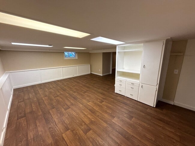 Building Photo - 1615 D St NE