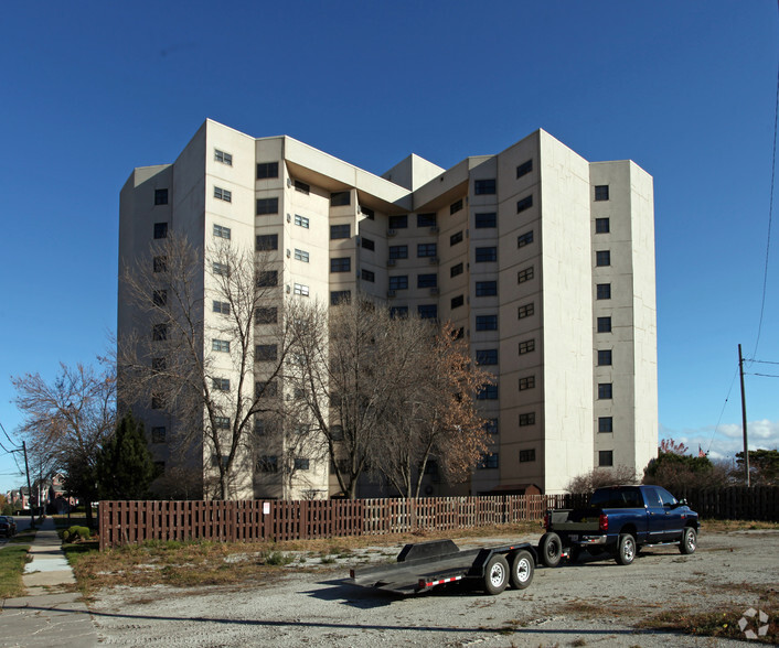 Building Photo - Lakeside Towers