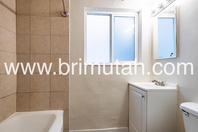 Building Photo - 226 W 400 N