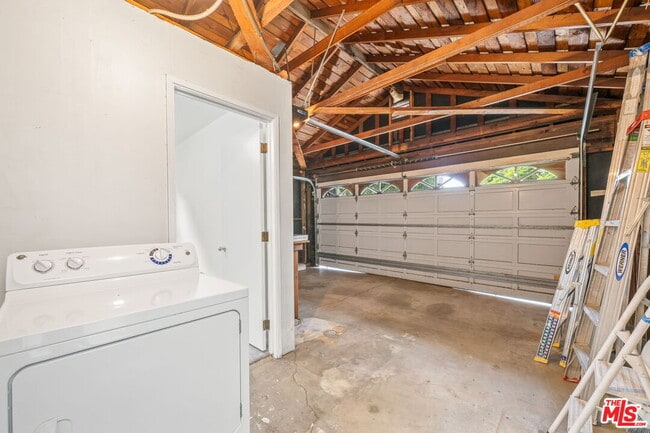 Building Photo - 10384 Northvale Rd