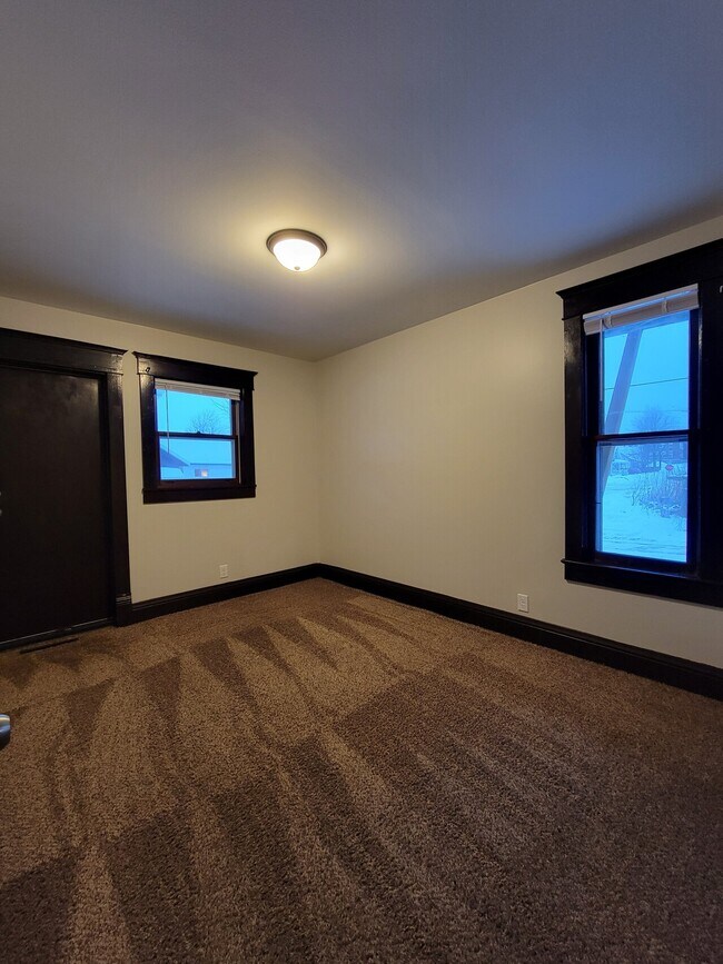 Building Photo - 800 Portage St