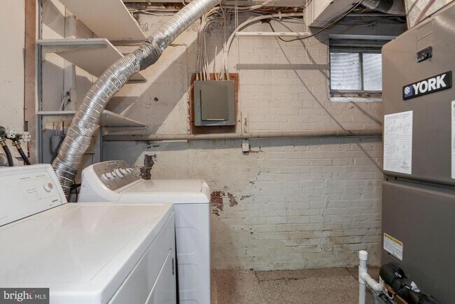 Building Photo - 3028 S Abingdon St