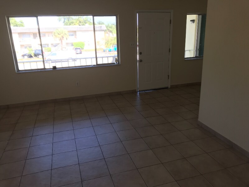 Building Photo - 411 S Nimbus Ave