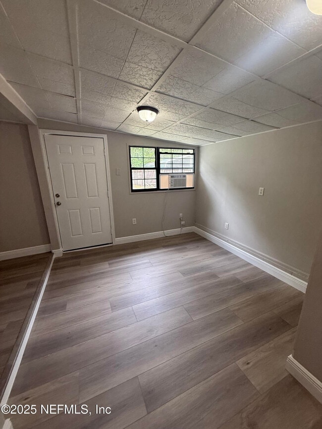 Building Photo - 2113 Limoges Dr S