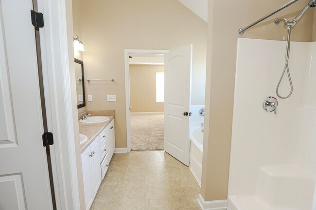 Building Photo - 4 Bedroom 2.5 Bath in Grovetown!