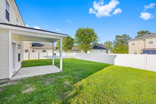 Building Photo - 5 Bedroom, 2.5 Bathroom - White Oak Subdivision - Richmond Hill