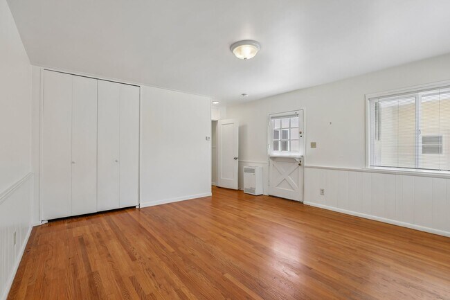 Building Photo - 3Bd/2ba Home w/parking in Santa Monica