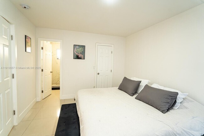 Building Photo - 2388 NE 173rd St